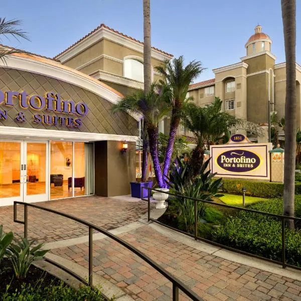 Anaheim Portofino Inn & Suites，位于福乐顿市的酒店