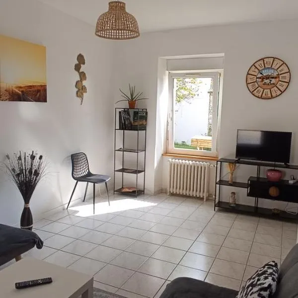 Maël-Carhaix location Maison 4 chambres，位于Maël-Carhaix的酒店