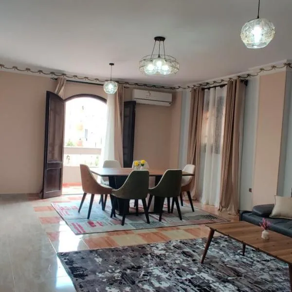 Bright Cozy Apt For Family Only，位于十月六日城的酒店