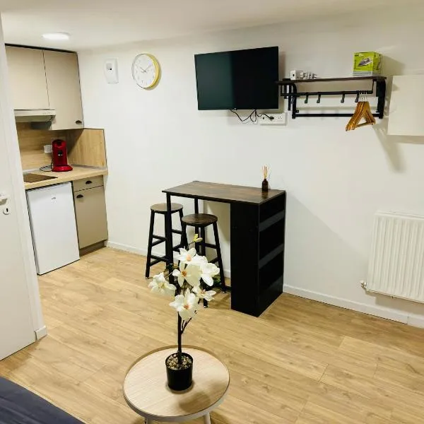 Rez-de-jardin équipé，位于Verneuil-en-Halatte的酒店