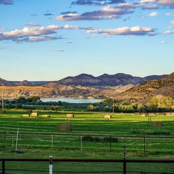 Lake View Horse Ranch，位于弗纳尔的酒店
