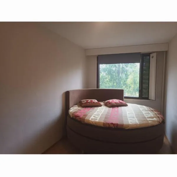 Private room near Espoo keskus railwaystation with free parking，位于埃斯波的酒店