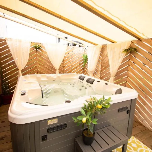 Studio les 2 fées - Brocéliande - Jacuzzi couvert，位于Montfort-sur-Meu的酒店