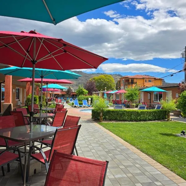 Sahara Courtyard Inn & Suites Osoyoos，位于奥索尤斯的酒店