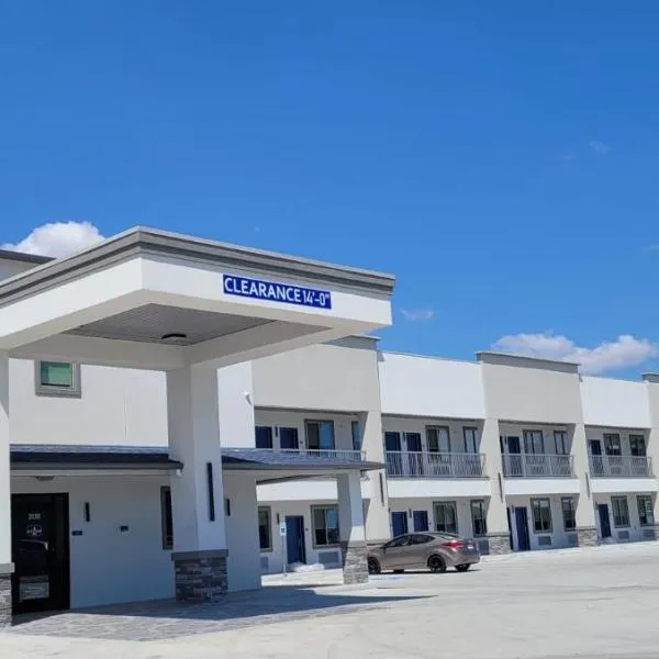 Platinum Inn 99 and Morton Ranch，位于凯蒂的酒店