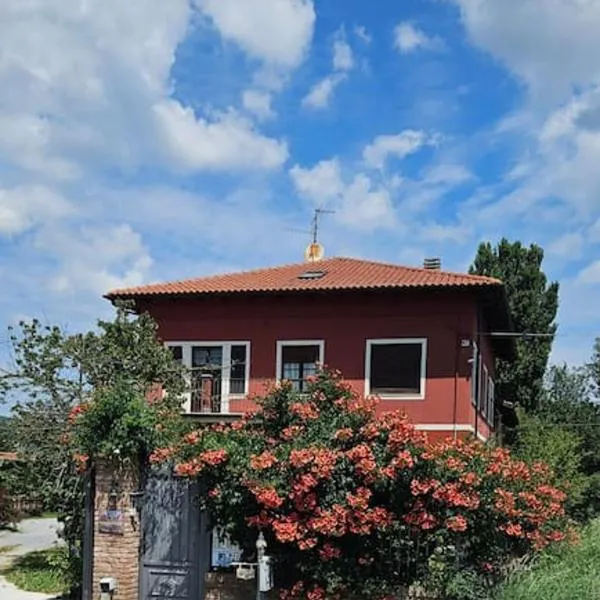 La Casa Rossa affittacamere，位于卡伊罗蒙泰诺泰的酒店