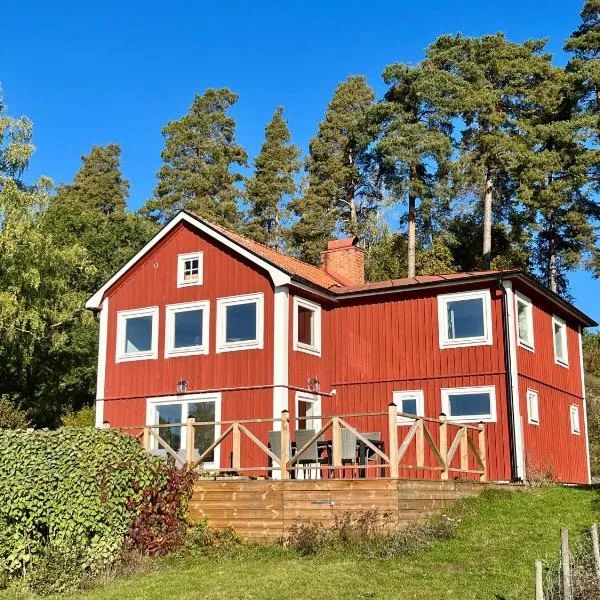 Flemma Gård The lake view with sauna，位于Vikingstad的酒店