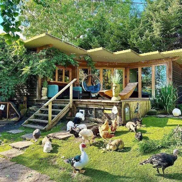 The Base Vegan Retreat Animal Sanctuary，位于威克的酒店