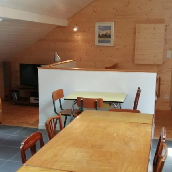 Appartement mansardé et chaleureux au coeur de Cauterets，位于科特雷的酒店