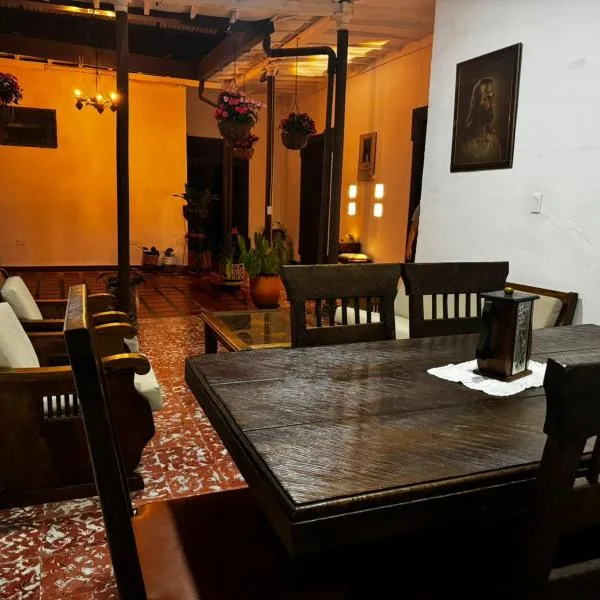 Vivienda turística Casa Rionegro Colonial，位于里奥内格罗的酒店