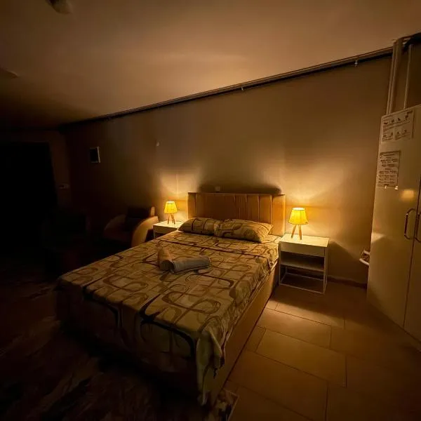 Çelik Rezidans Konaklama Apart，位于乌沙克的酒店