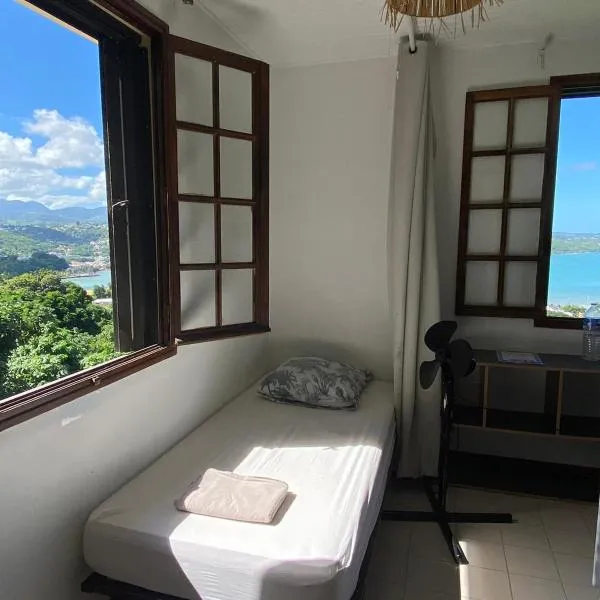 Top Hill Hostel- Martinique- auberge dortoir，位于勒罗贝尔的酒店