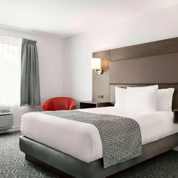 Travelodge by Wyndham Rigaud，位于里戈的酒店