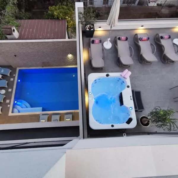 Pino luxury rooms and apartment，位于斯普利特的酒店