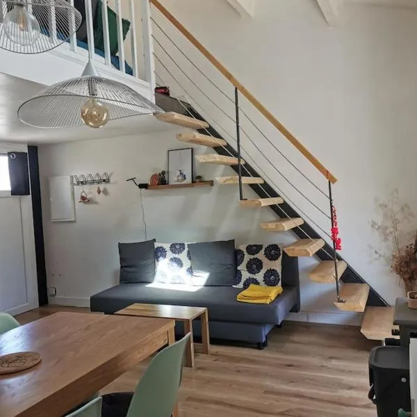 Maisonnette calme et ensoleillée, parking privé，位于瑞维尼亚克的酒店