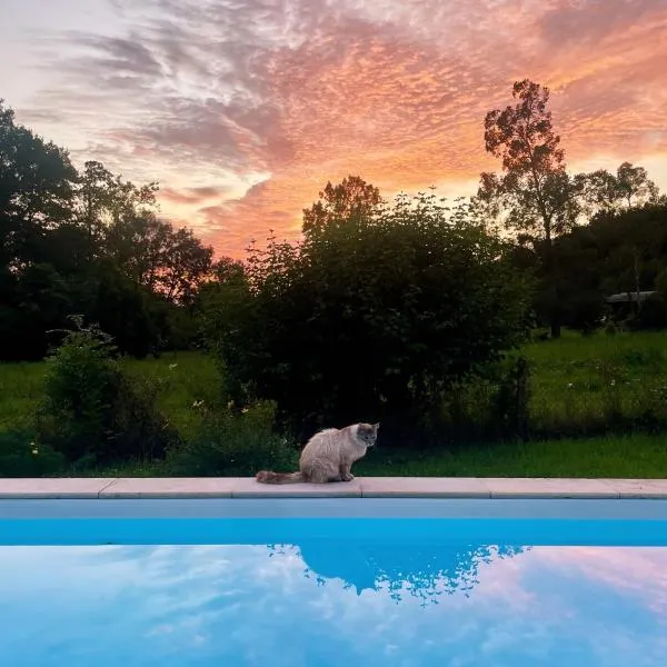 La Maison aux pieds des Pyrénées - Piscine d'exception de 25m，位于Espoey的酒店