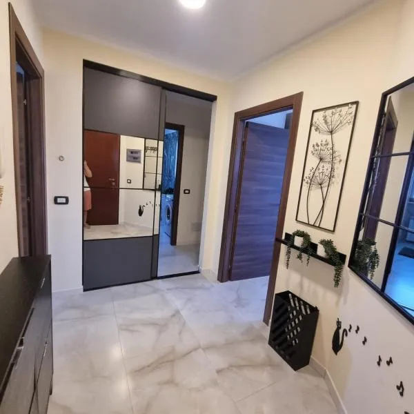 Appartamento Sanzio, centro Monfalcone，位于蒙法尔科内的酒店