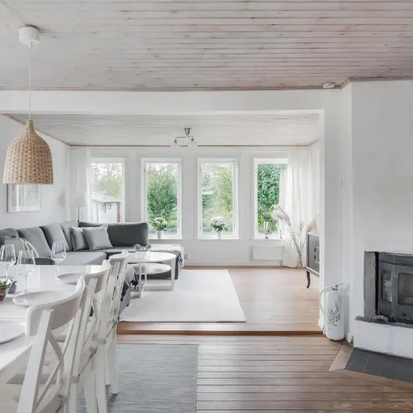 Charming Home by Swedens Longest Sandy Beach，位于Eldsberga的酒店