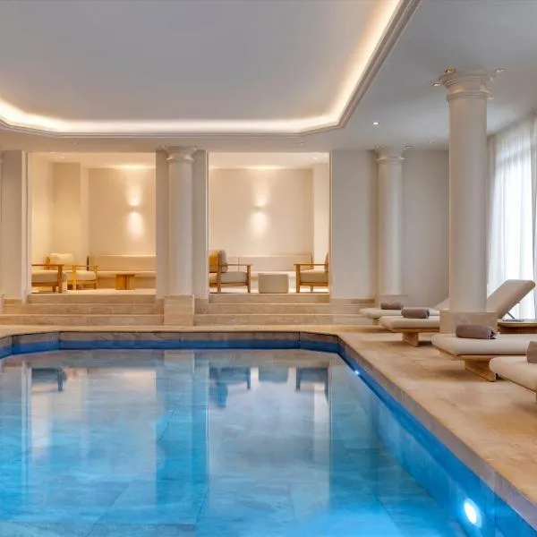 InterContinental Hotels Chantilly Chateau Mont Royal by IHG，位于尚蒂伊的酒店