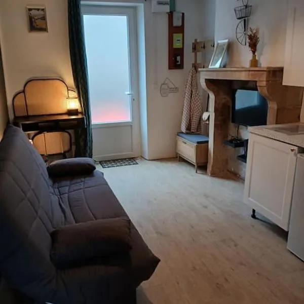 Petite maison studio cosy avec jardin，位于Saint-Honoré-les-Bains的酒店