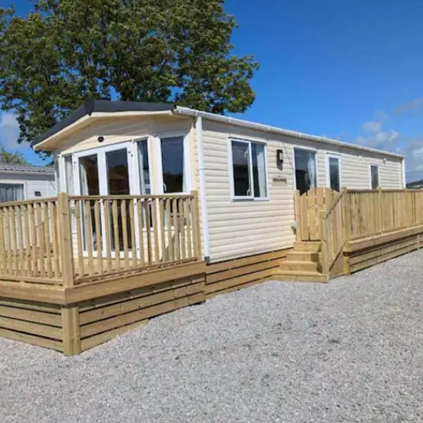 Luxe 6 berth caravan Lytham，位于Weeton的酒店