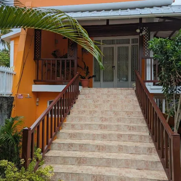 Blue Jays Holiday Home - 3 bedrooms，位于蓝海湾的酒店