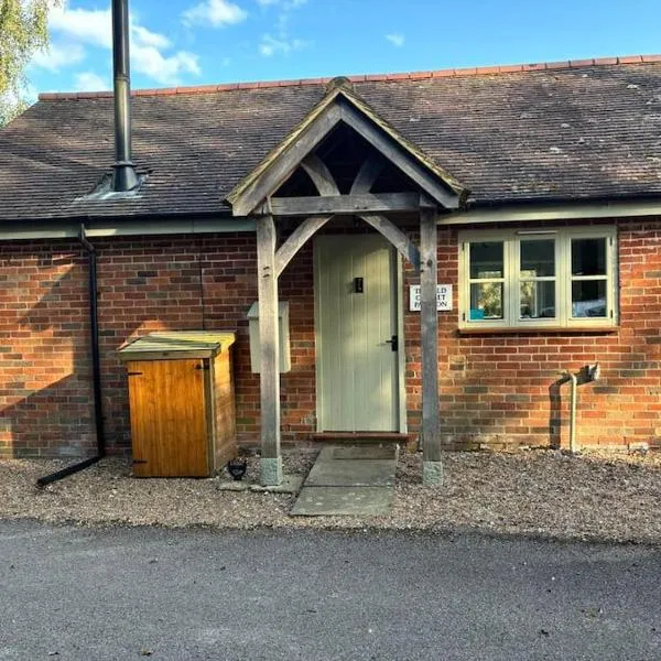 The Old Cricket pavilion, Bodiam, East Sussex，位于锡辛赫斯特的酒店