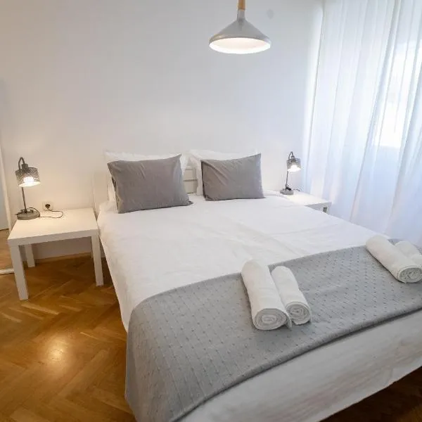 Balcony Free Parking City Center Apartment in Ohrid Near Lake，位于奥赫里德的酒店