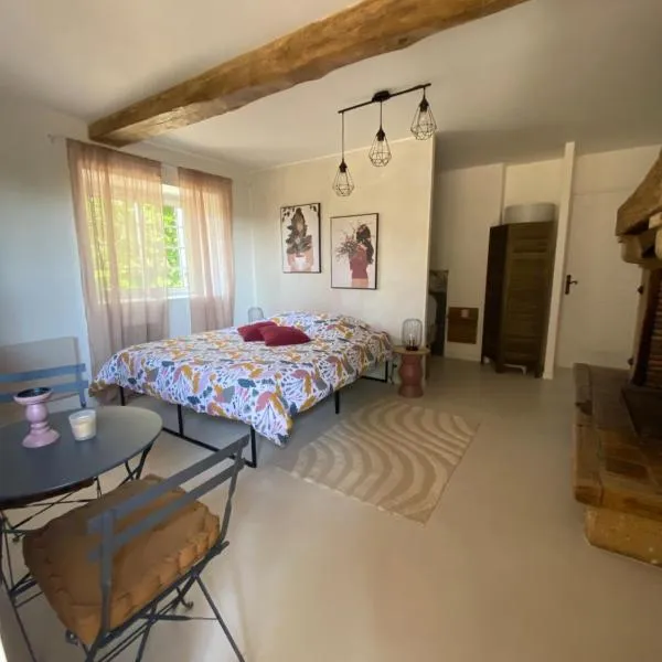 La Chambre A l Ombre du coteau，位于Auriébat的酒店