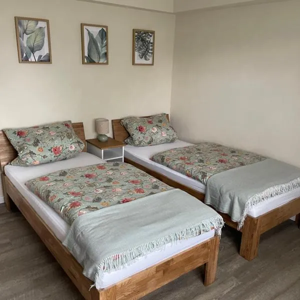 Schöne kleine Wohnung in Künzell，位于金策尔的酒店