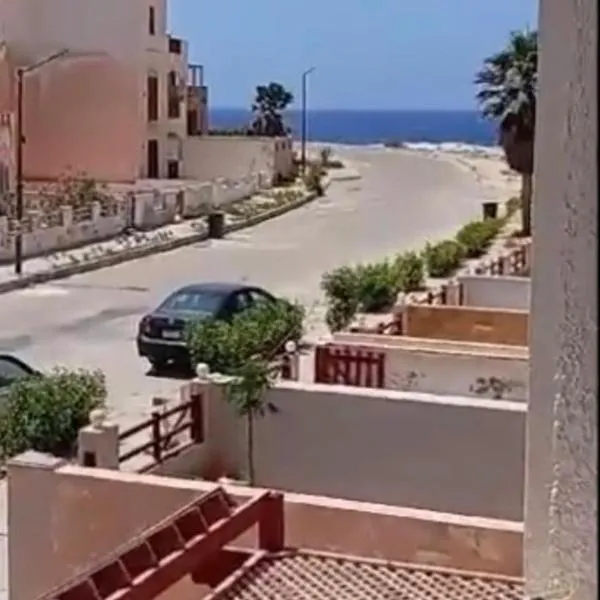 فيلا ترى البحر بقرية أندلسية مطروح بالتكييفات，位于马特鲁港的酒店