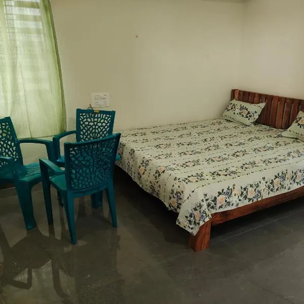 SHIVADIVYA Homestay Hampi，位于亨比的酒店