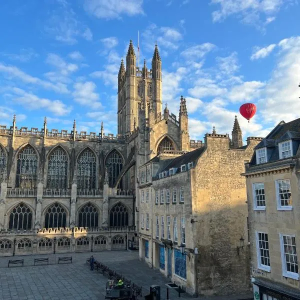 Flat in the heart of Bath with stunning views，位于博克斯的酒店