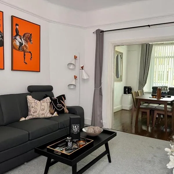 Spacious Home - Sleeps 5 persons - Minutes Walk from Anfield Stadium，位于利物浦的酒店