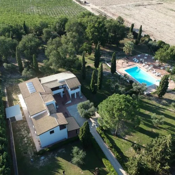 Il Borgo Suite e Restaurant，位于切里尼奥拉的酒店