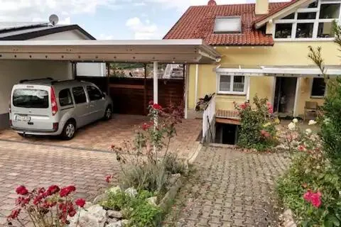 Schöne Ferienwohnung mit Terrasse，位于玛特丁恩的酒店