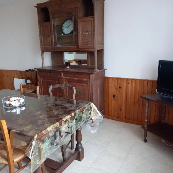 Maison proche plages OMAHA BEACH，位于Englesqueville-la-Percée的酒店
