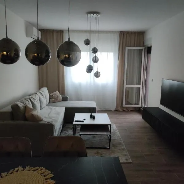 INDJIJA CENTAR Lux Apartment，位于Inđija的酒店