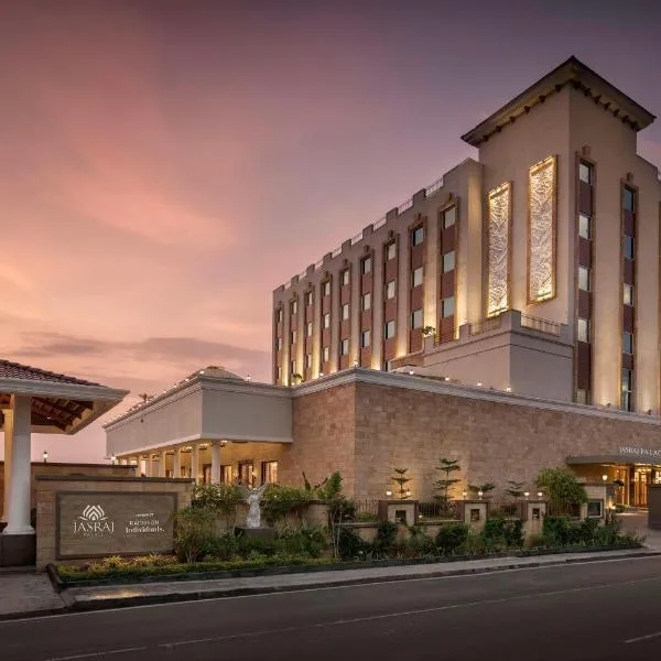 Jasraj Palace Yavatmal Hotel, a member of Radisson Individuals，位于Yavatmāl的酒店