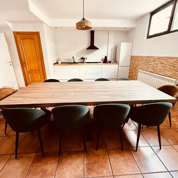 La Puerta de Viana, con garaje, txoko y piscina!，位于比亚纳的酒店