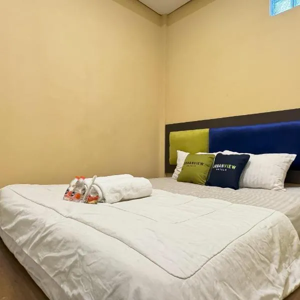 Urbanview Hotel Pondok Sabaraya Syariah by RedDoorz，位于Cikampek的酒店
