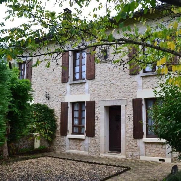 Les Bruyeres B&B，位于Montbron的酒店
