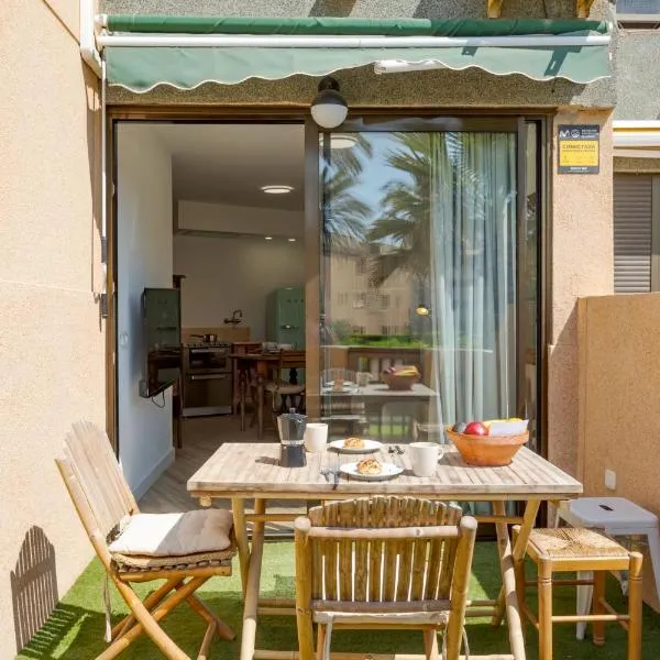 BAJO primera línea playa, Retamar, Cabo de Gata，位于雷塔马尔的酒店