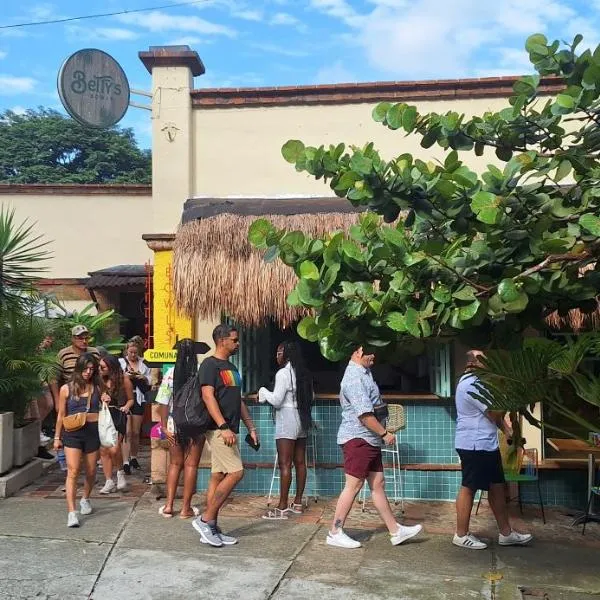 Yolo Hostel Medellin，位于麦德林的酒店