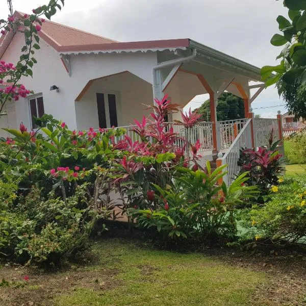 Ô PARADIS TERRESTRE Gîte passion，位于卡佩斯特的酒店