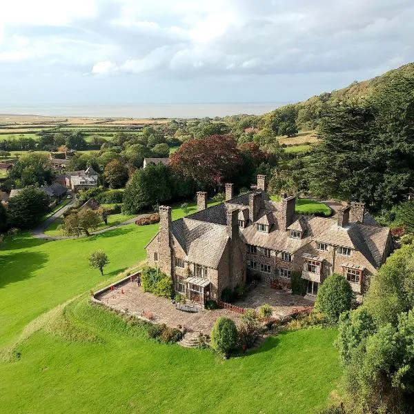 Luxury Bed And Breakfast at Bossington Hall in Exmoor, Somerset，位于波洛克的酒店