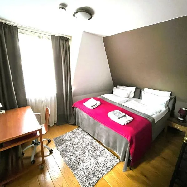 Doppelzimmer, eigenes Bad, stadtnahe, ruhig, Airport nahe!，位于Bönningstedt的酒店