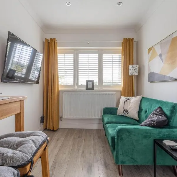 Stylish one bedroom garden suite，位于文斯福的酒店