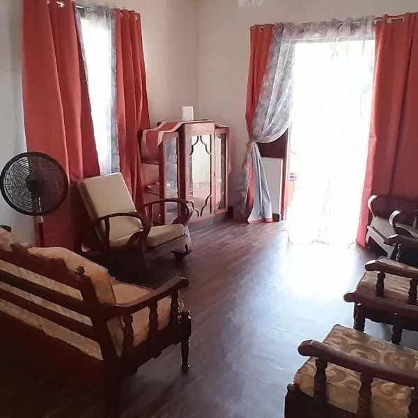 CozyGetAway- US Embassy, MedPlus 10 mins away，位于布里奇敦的酒店