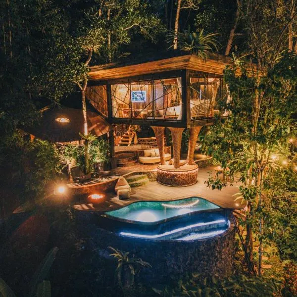 Hideout Eco Bamboo House Bali，位于Selat的酒店